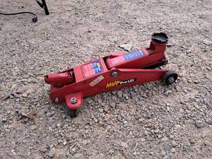 lot 462 image: MVP Pro-Lift 2-Ton Hydraulic Floor Jack