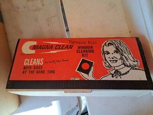 lot 477 image: Vintage Magna Clean Window Cleaning Kit (in original packaging)