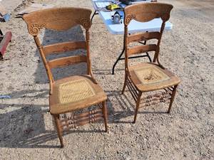 lot 489 image: Lot of (2) WoodWicker Dining Chairs