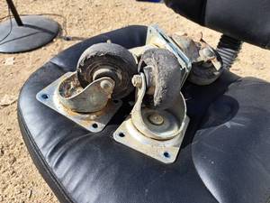 lot 493 image: Lot of (4) Swivel Casters