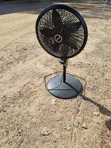 lot 494 image: Lasko Oscillating Pedestal Fan