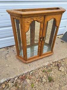 lot 499 image: WoodGlass Display Stand