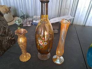 lot 547 image: Lot of (3) Home Dcor