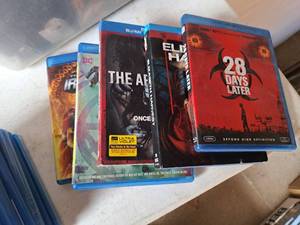 lot 542 image: Lot of (5) Blu-Ray DVD Movies - 28 Days Later, Elizabeth Harvest, The Apparition, Iron Man, Suicide Squad