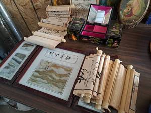 lot 561 image: Lot of (14) Asian Home Dcor