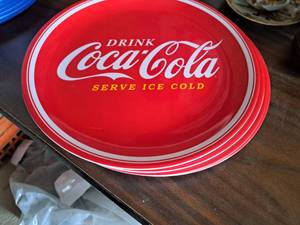 lot 565 image: Lot of (4) Vintage Coca-Cola Plastic Plates