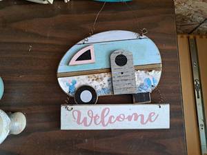 lot 568 image: Welcome Travel Trailer Wall Dcor