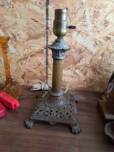 lot 575 image: Vintage Electric Table Lamp
