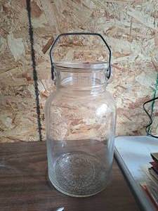 lot 584 image: Vintage 1-Gallon Skimmed Milk Snap-Top Jug