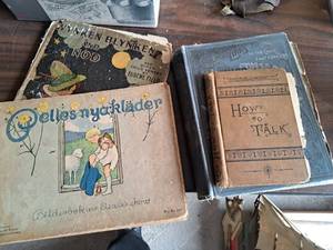 lot 582 image: Lot of (4) Vintage Books - Wynken Blynken and Nod, How To Talk, Pelles Nyaklader, Mother Home and Heaven