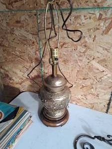 lot 585 image: Vintage 21 Table Lamp