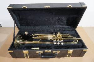 lot 65 image: Kohlert Student Trumpet with Hard Case