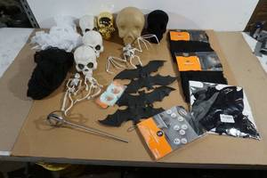 lot 66 image: Assorted Halloween Dcor - Bats, Skulls