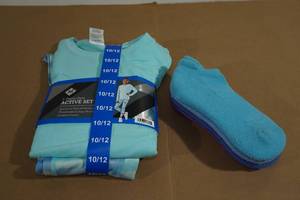 lot 73 image: NEW Members Mark 2 Piece Girls Active Set - 1012 with Socks