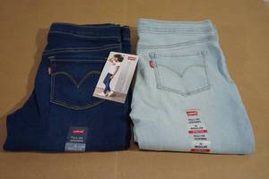 lot 82 image: NEW Levis Pull On Jeggings - Girls 12 Regular
