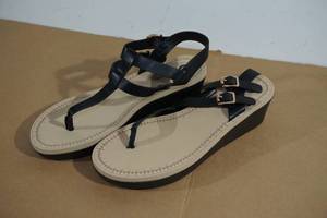 lot 91 image: NEW Journee Collection Bianca Sandals - Womens 12