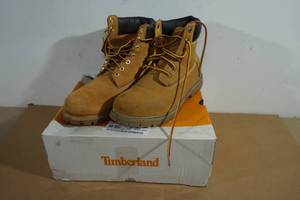 lot 35 image: Timberland 6 Waterproof Boots - Mens 10.5