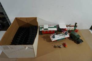 lot 38 image: Snowden Christmas Train Set