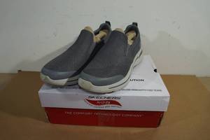 lot 43 image: Skechers Go Walk Arch Fit Togpath Shoes - Mens 11