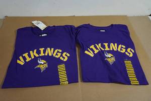lot 52 image: NEW Minnesota Vikings T-Shirts - Medium