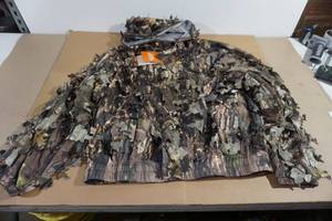 lot 109 image: NEW Master Sportsman Leafy Die-Cut Suit - Mens SM