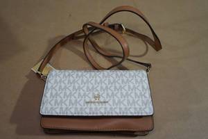 lot 191 image: Michael Kors Jet Set Small Logo Smartphone Convertible Crossbody Bag