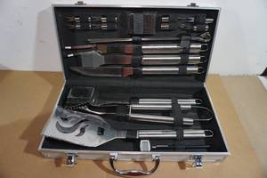lot 193 image: NEW Royal Gourmet 20 Piece Grill Accessory Set