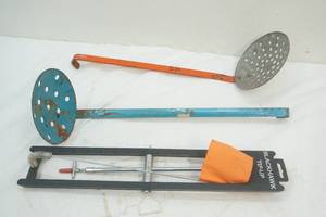 lot 508 image: Ice Fishing Ladles, Blackhawk Tip-up