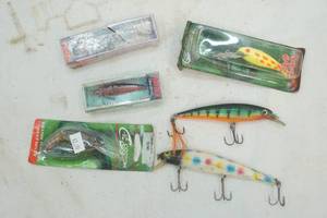 lot 542 image: Fishing Lures