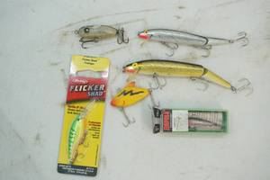 lot 550 image: Fishing Lures