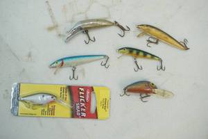 lot 551 image: Fishing Lures