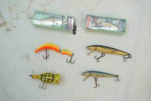 lot 554 image: Fishing Lures