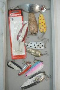 lot 560 image: Fishing Spoon Lures