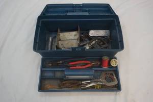 lot 566 image: Toolbox wtools & Cast Lead