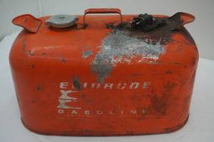 lot 11 image: Evinrude Marine 6 Gallon Boat Gas Tank