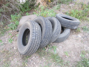 lot 13 image: (5) Firestone Tires 26575 R16