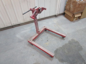 lot 20 image: Engine Stand