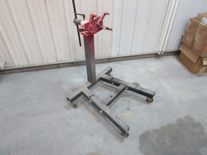 lot 21 image: Engine Stand