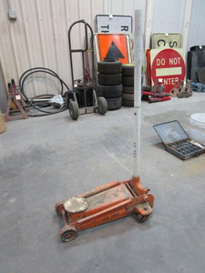 lot 58 image: Floor Jack