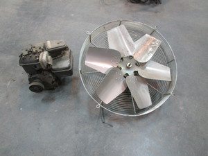 lot 78 image: 5hp Briggs & Stratton Motor, 24 Exhaust Fan