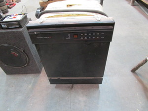 lot 87 image: Maytag Dishwasher