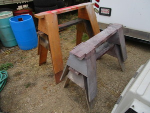 lot 33 image: (4) Sawhorses