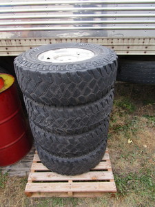 lot 35 image: (4) GM Aluminum Wheels & Tires