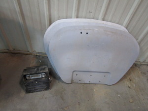 lot 84 image: Minneapolis Moline Tractor Fenders & Tractor Radio