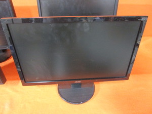 (4) 19 Monitors