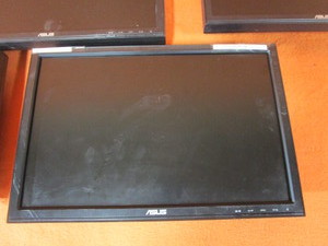 (5) 19 Monitors