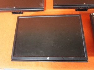 (5) V7 19 Monitors