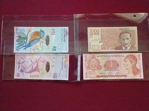 Uncirculated Foreign Currency Lot