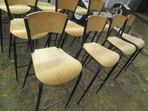 Lot of 7 metal frame bar stools wit...