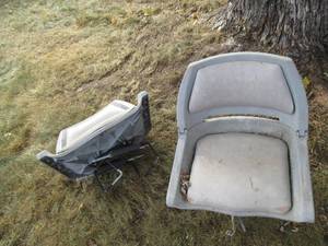 2 folding mountable seats...